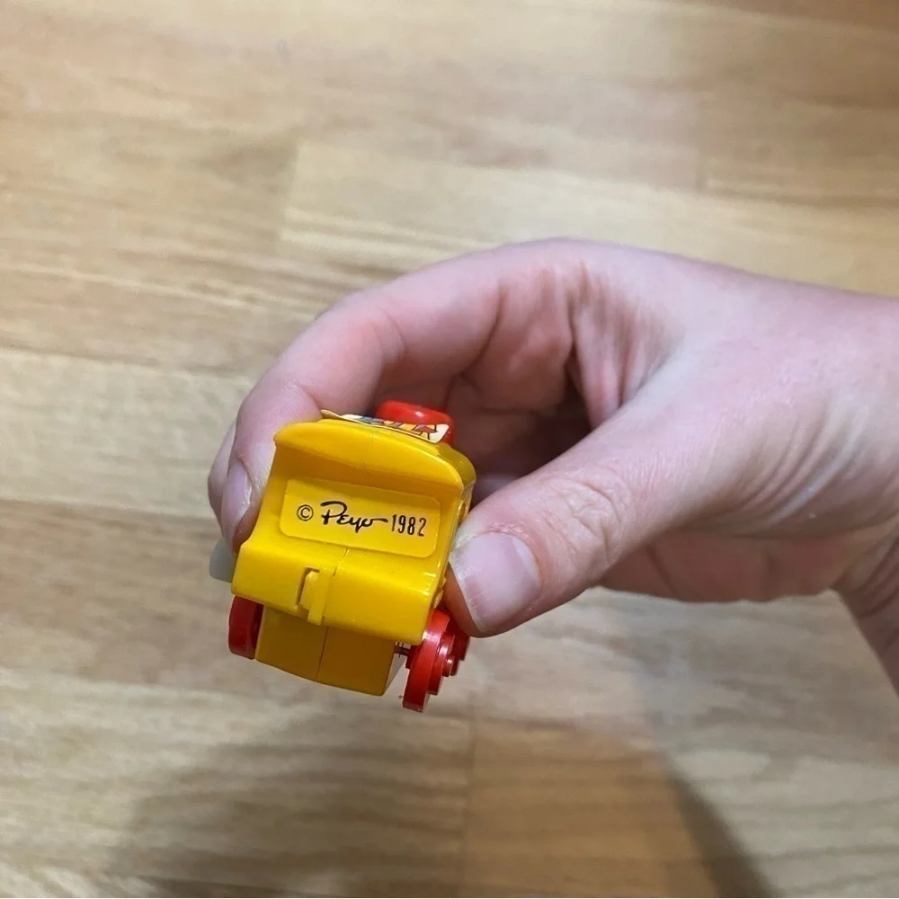 Vintage Smurf Wind Up Train Toy Kids Peyer 1982 Yellow Red